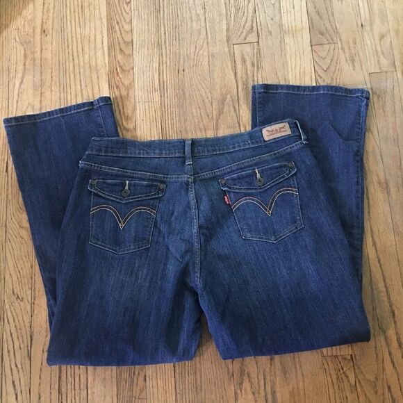 Levi’s Bootcut Jeans    - Picture 5 of 8